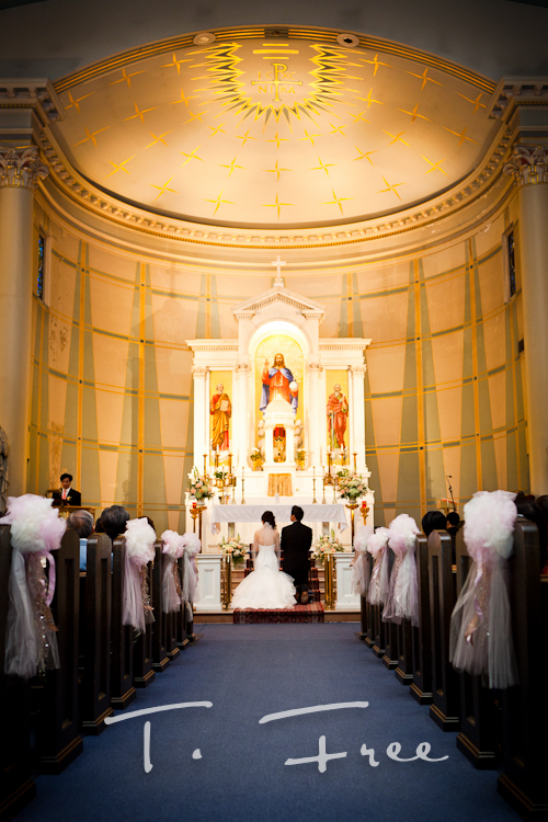 St. Peter Catholic Church vietnamese wedding pictures in Omaha Nebraska.
